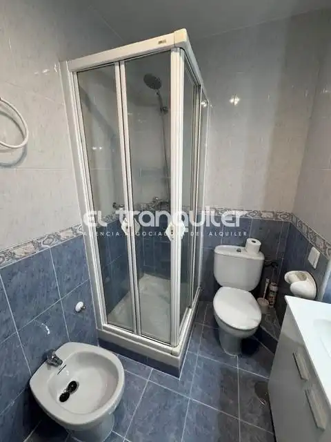 Badezimmer von Wohnung zur Miete in Madrid mit Klimaanlage, Terrasse und Möbliert