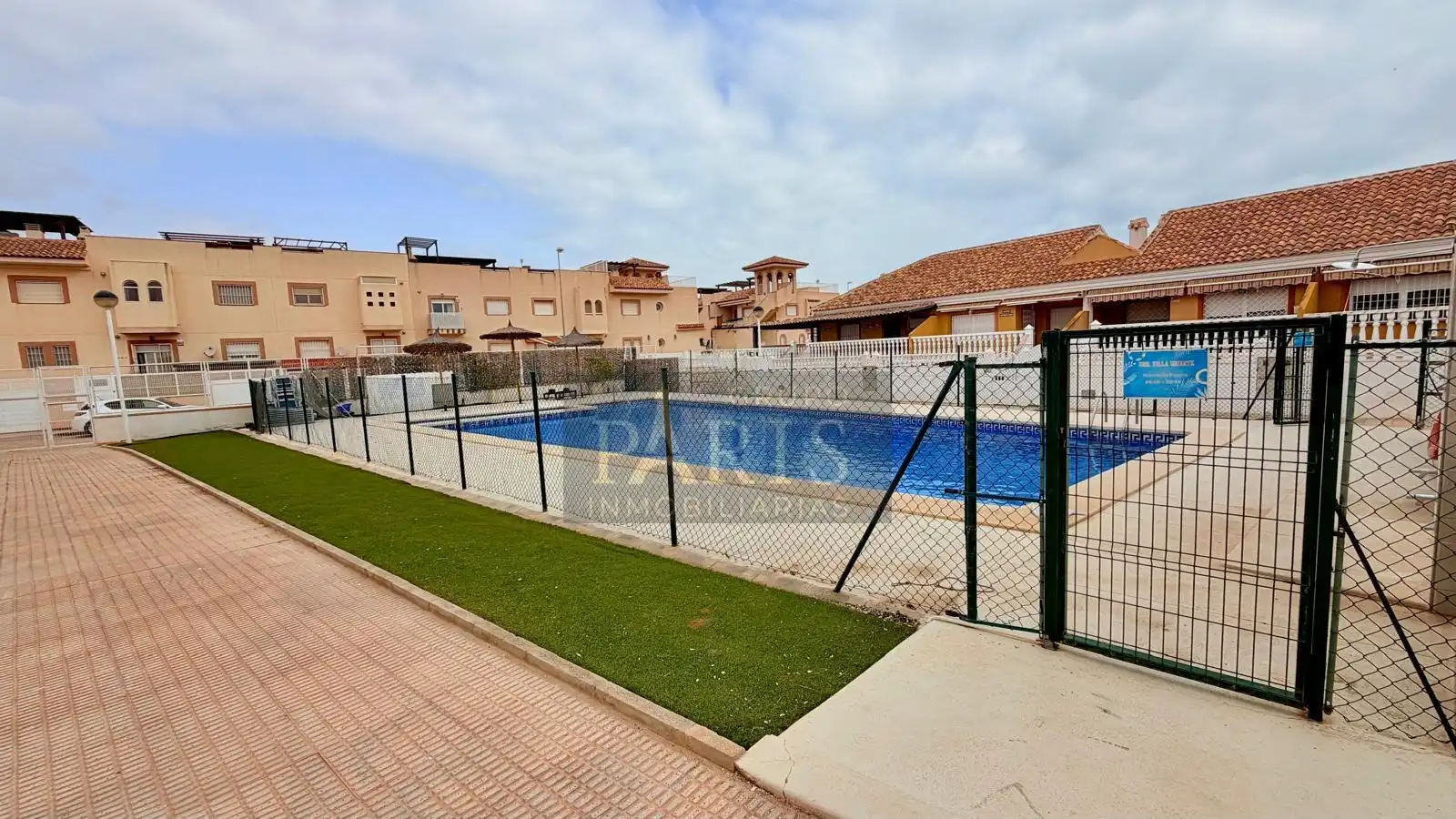 Piscina de Casa o xalet en venda en Cartagena amb Aire condicionat i Piscina comunitària