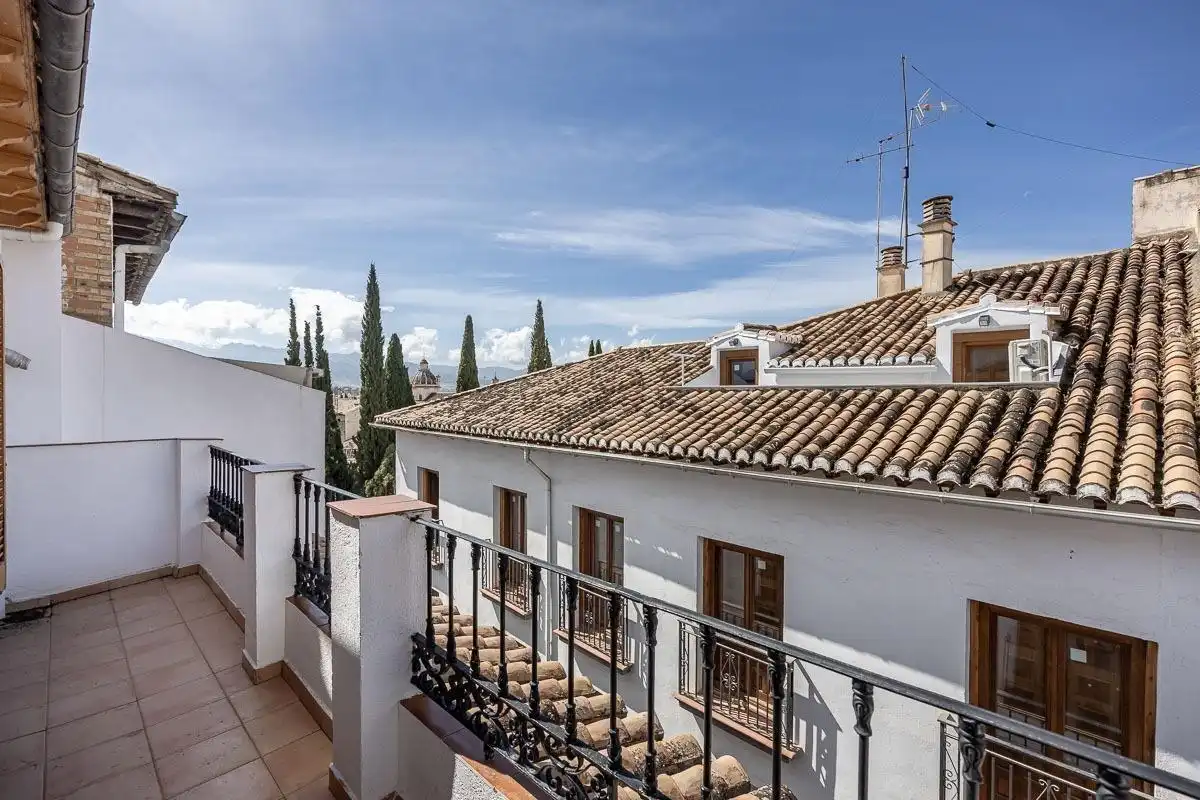 Vista exterior de Casa o xalet de lloguer en Granada amb Calefacció, Terrassa i Moblat