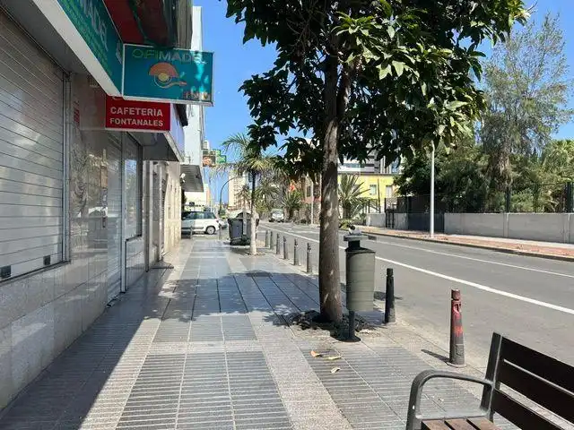 Außenansicht von Geschaftsraum zum Verkauf in Las Palmas de Gran Canaria mit Klimaanlage und Alarm