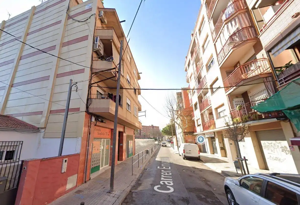 Vista exterior de Pis en venda en L'Hospitalet de Llobregat amb Balcó