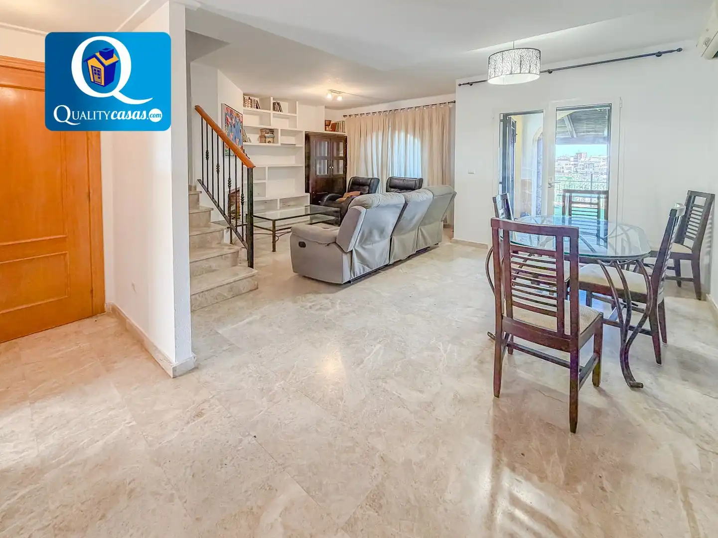 Sala de estar de Dúplex en venta en Mutxamel con Aire acondicionado, Terraza y Piscina comunitaria