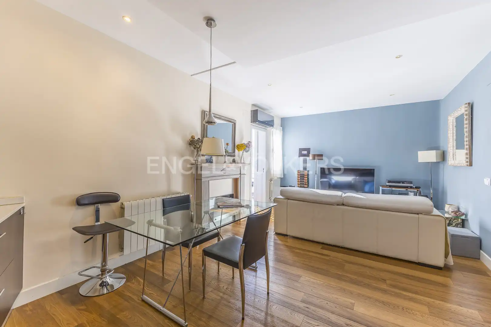 Living room of Flat for rent in Madrid  with Air Conditioner and Heating