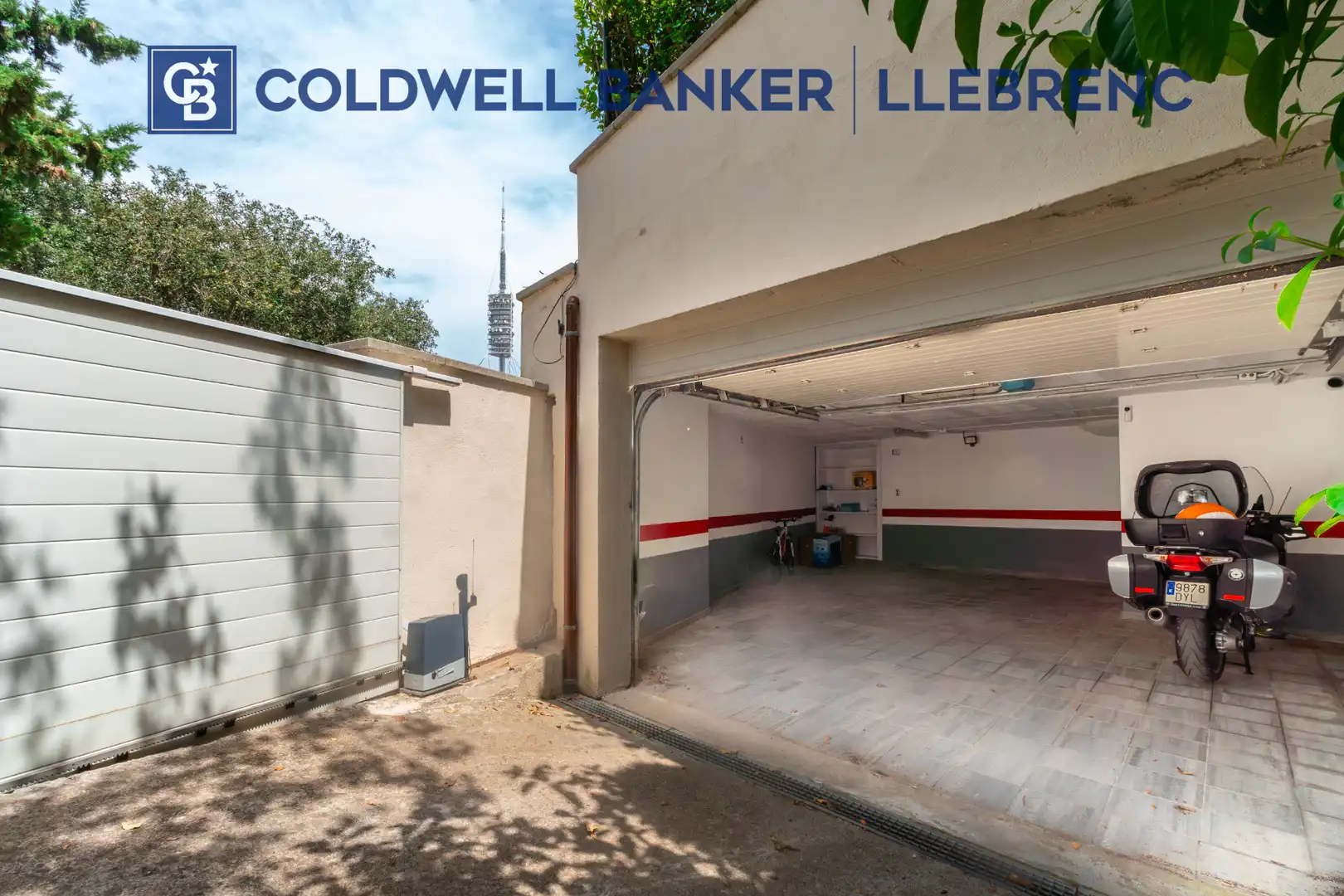 Parking de Casa o chalet de alquiler en Barcelona con Aire acondicionado, Calefacción y Jardín privado