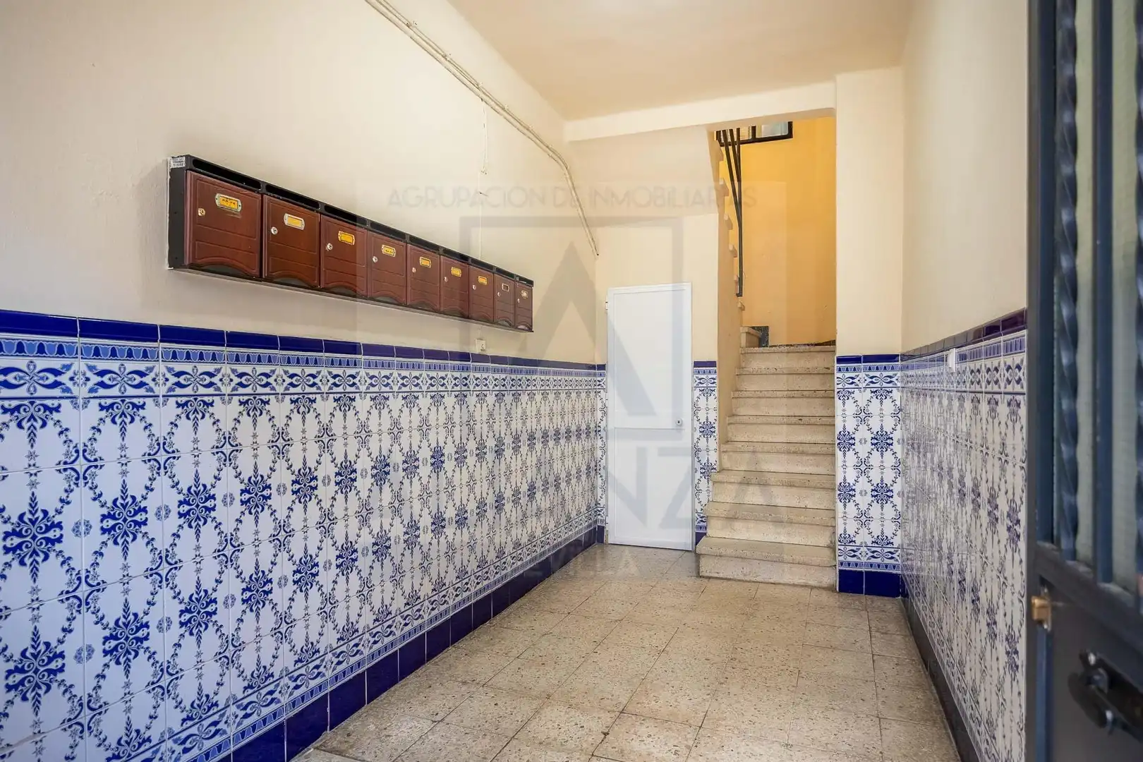 Flat for sale in Camas  with Air Conditioner