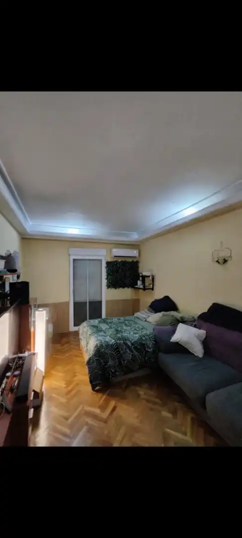 Habitación de Local en venta en Madrid