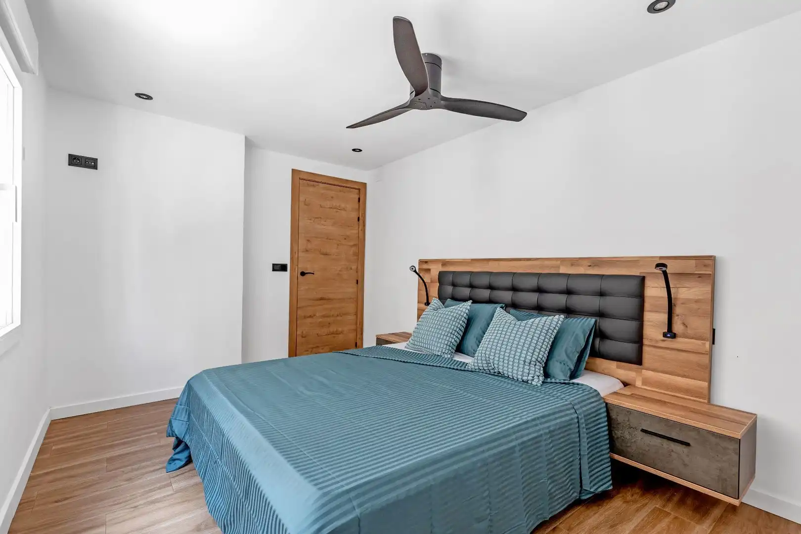 Habitación de Apartamento en venta en Torrevieja con Terraza, Trastero y Amueblado