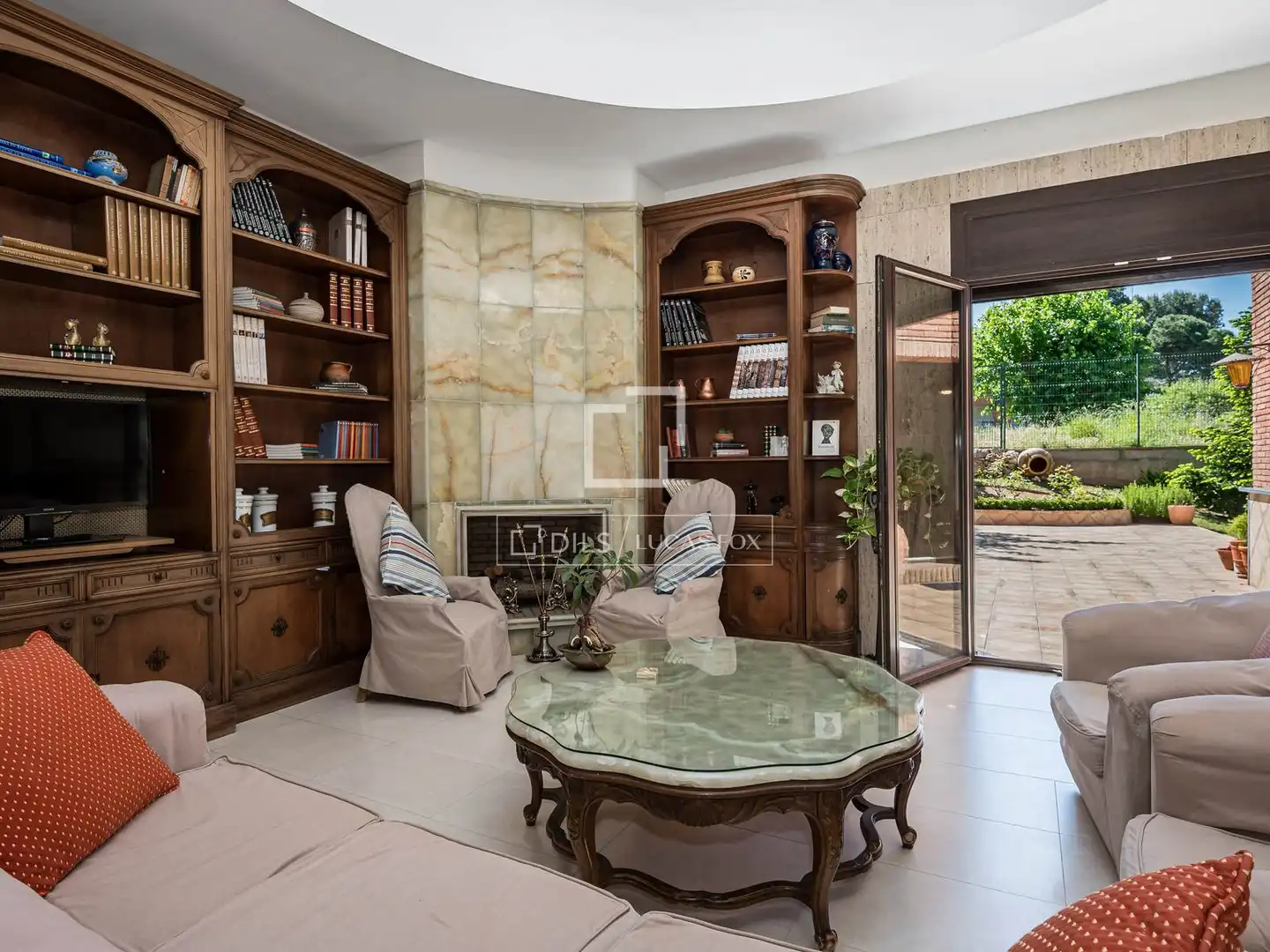 Sala d'estar de Casa o xalet en venda en Sant Cugat del Vallès amb Aire condicionat, Calefacció i Traster
