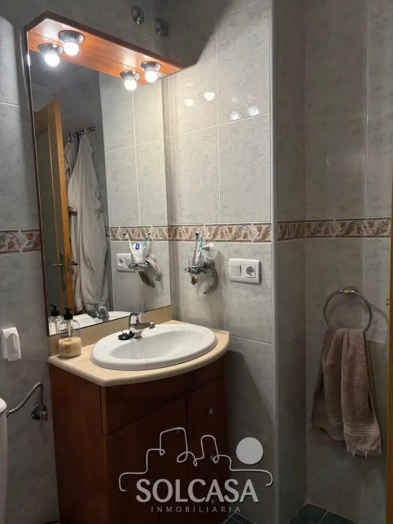 Bathroom of Flat for sale in Cistérniga  with Heating, Furnished and Oven