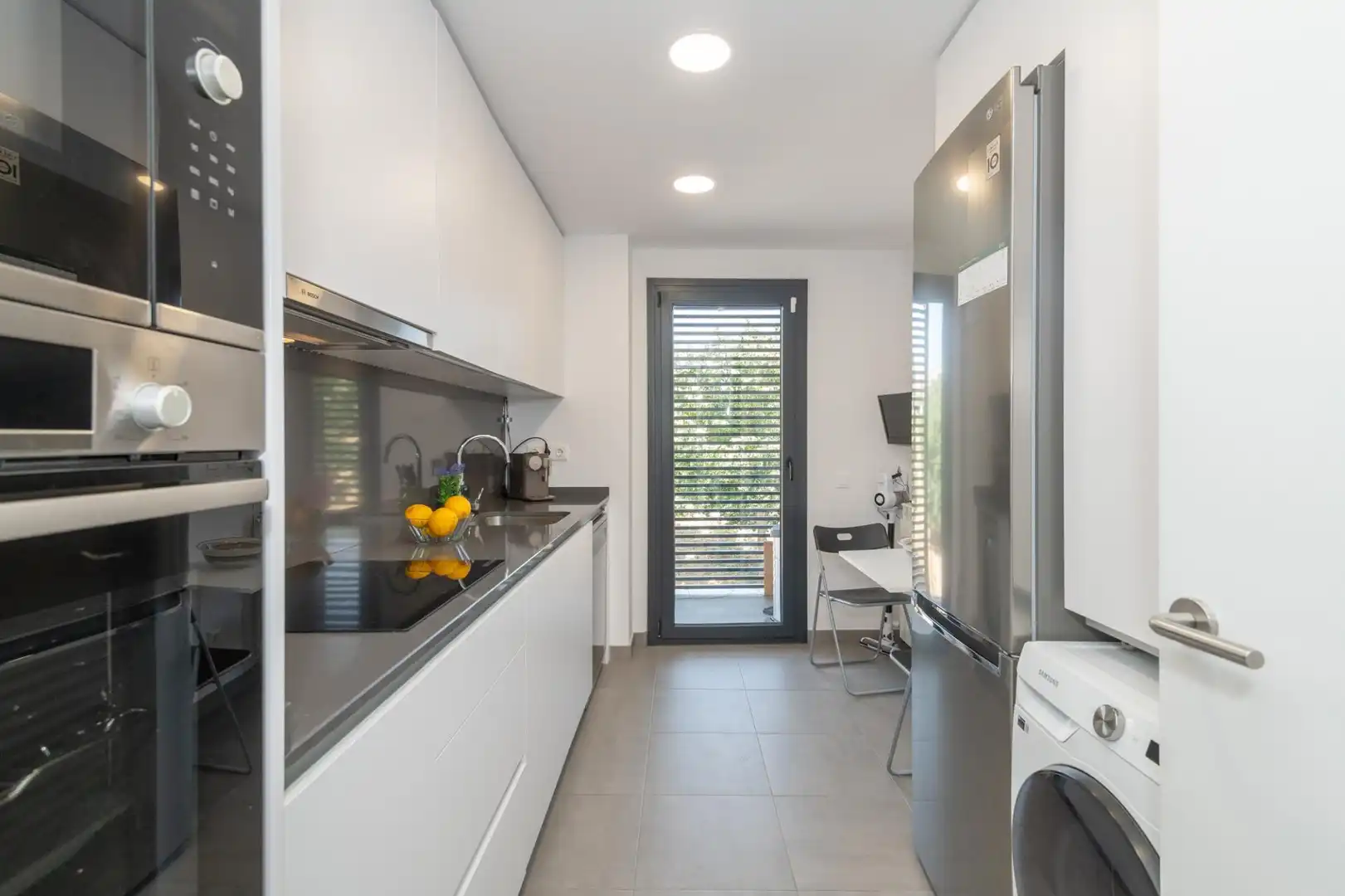 Cuina de Apartament de lloguer en Girona amb Parquet i Piscina comunitària
