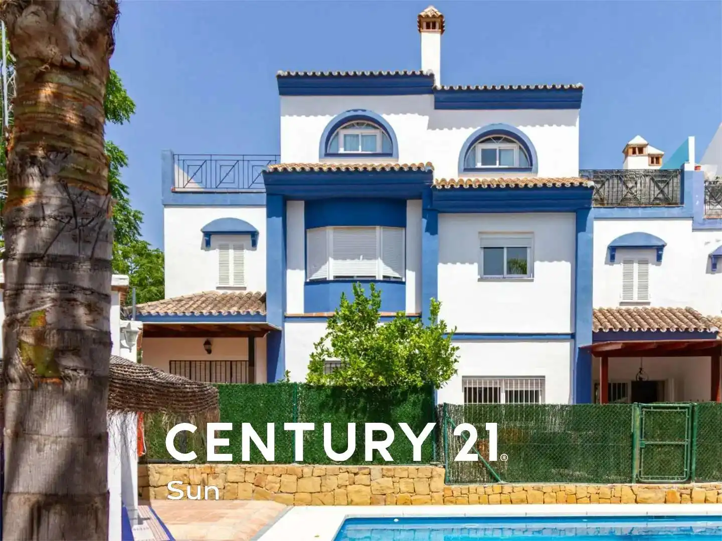 Vista exterior de Casa adosada en venta en Marbella con Aire acondicionado, Terraza y Balcón