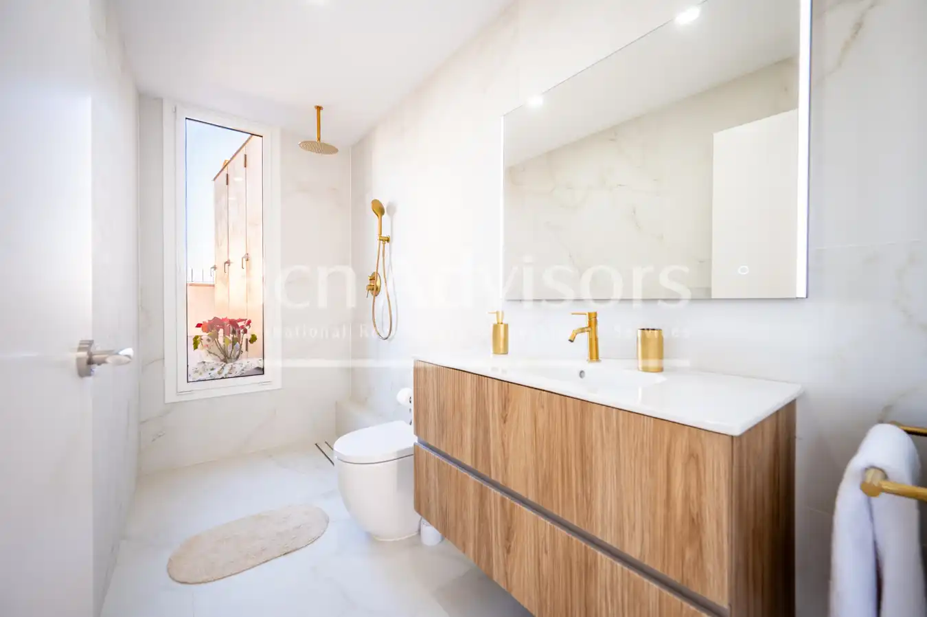Badezimmer von Dachboden zum Verkauf in Barcelona mit Klimaanlage, Heizung und Terrasse