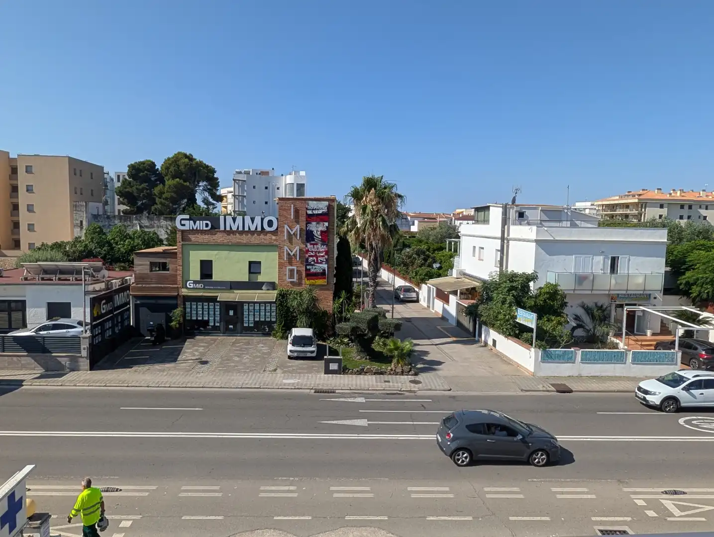 Außenansicht von Wohnungen zum Verkauf in Roses mit Klimaanlage, Terrasse und Möbliert