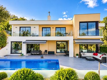 House with pool for sale in Carrer Venus