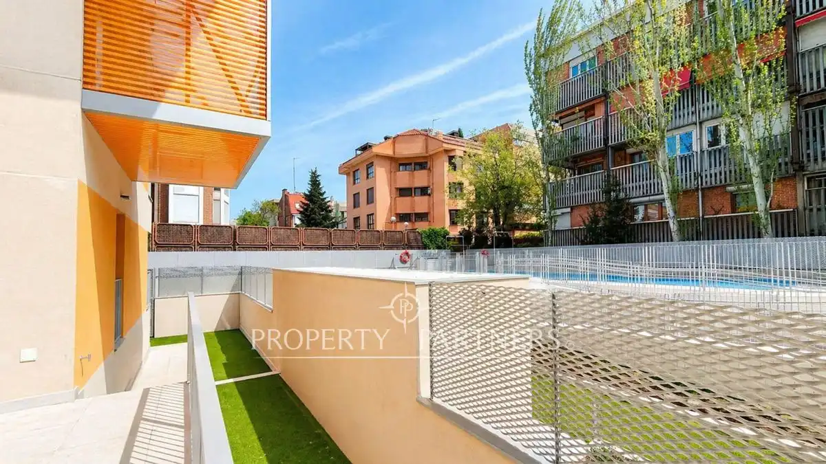 Exterior view of Apartments for sale in Madrid  with Air Conditioner, Heating and Private garden