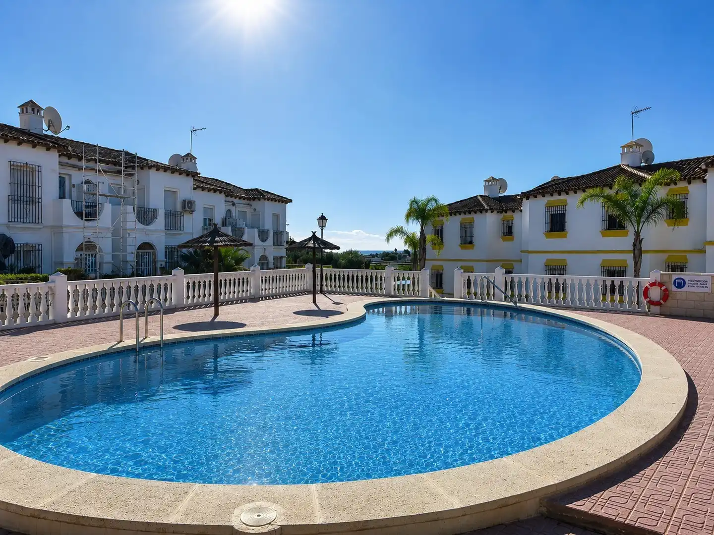 Schwimmbecken von Haus oder Chalet zum Verkauf in San Miguel de Salinas mit Klimaanlage, Heizung und Terrasse