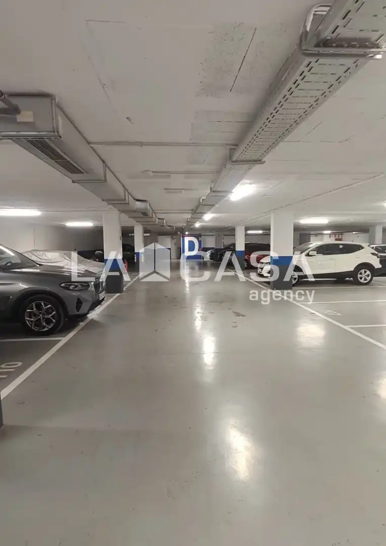 Parking de Piso en venta en Badalona con Terraza, Trastero y Balcón