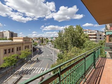 Piso con balcón en venta en Avenida DE MADRID 20
