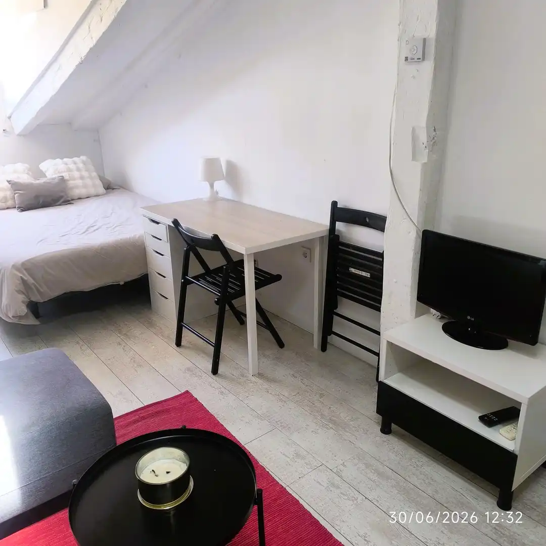 Schlafzimmer von Wohnung zur Miete in Madrid mit Klimaanlage, Heizung und Möbliert