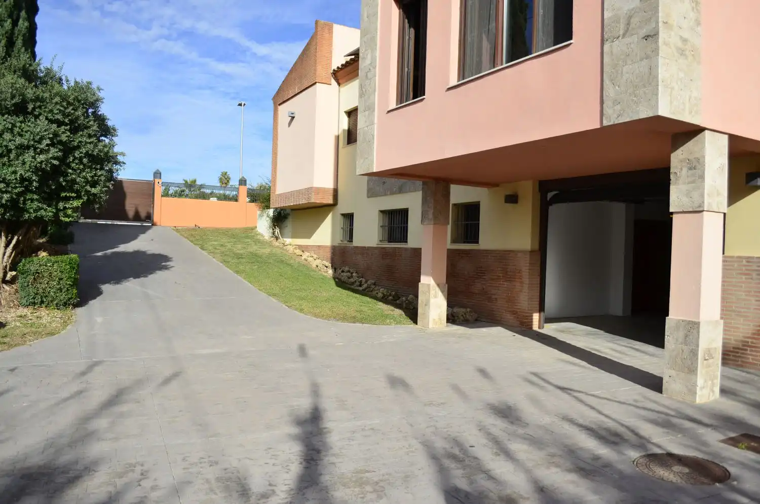 Exterior view of Houses for sale in Arcos de la Frontera  with Terrace