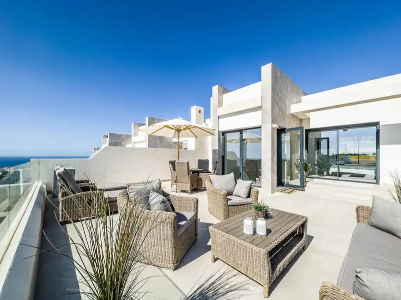Terrasse von Haus oder Chalet zum Verkauf in Marbella mit Klimaanlage, Heizung und Privatgarten