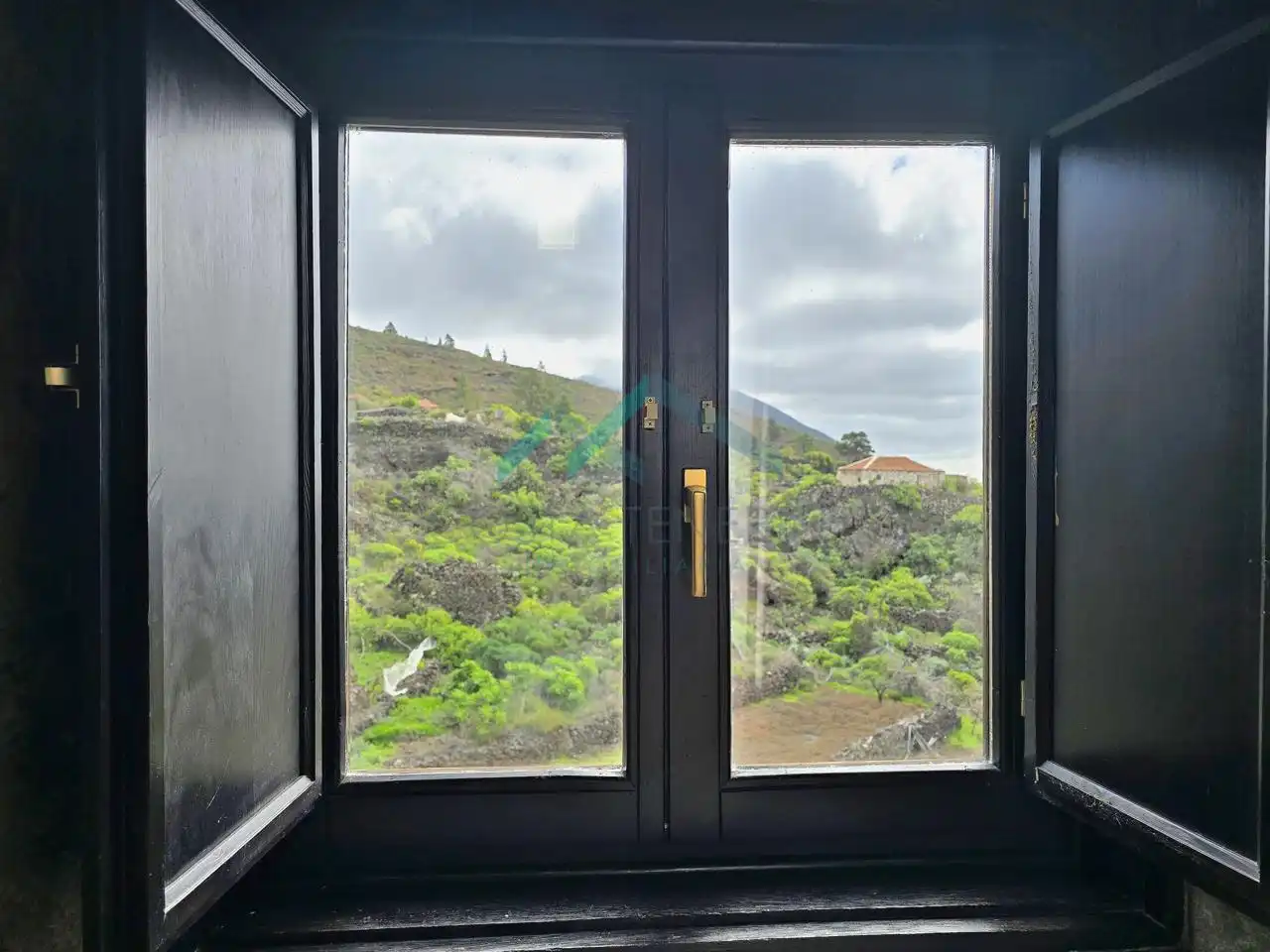 Vista exterior de Finca rústica en venda en Guía de Isora amb Jardí privat i Moblat