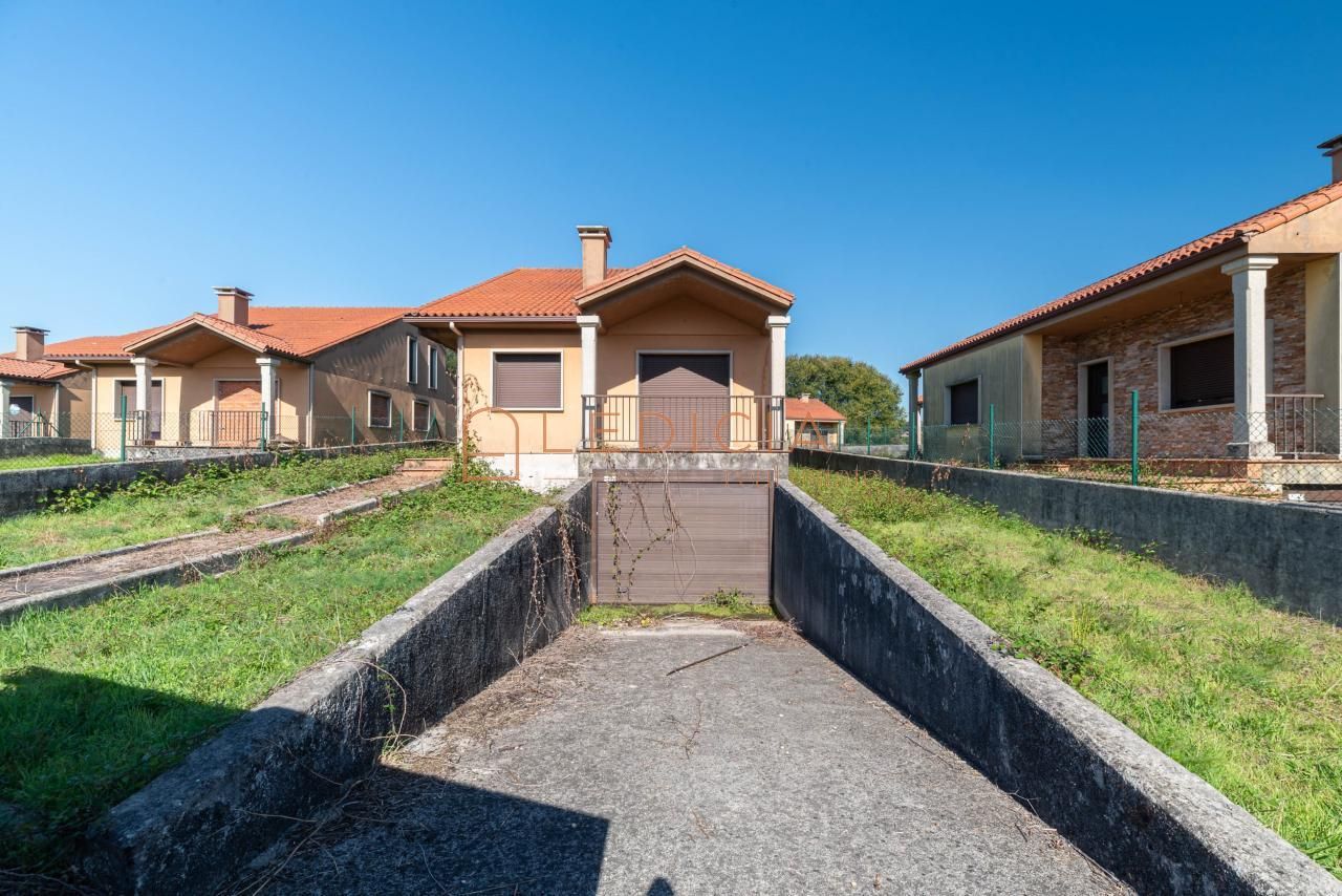 Vista exterior de Casa o xalet en venda en Tomiño amb Calefacció, Jardí privat i Terrassa