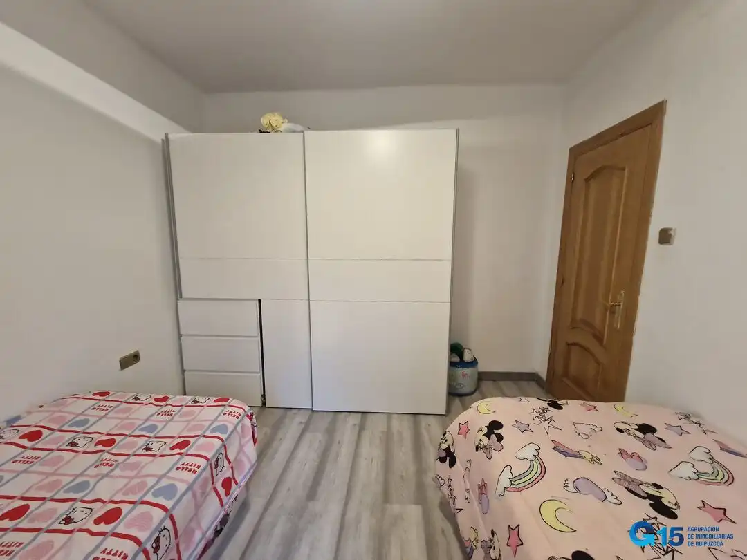 Schlafzimmer von Wohnung zum Verkauf in Errenteria
