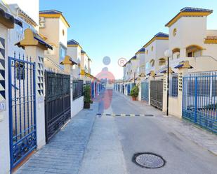 Vista exterior de Casa o xalet en venda en Guardamar del Segura amb Aire condicionat i Terrassa