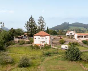 Vista exterior de Casa o xalet en venda en Colunga amb Calefacció, Terrassa i Balcó