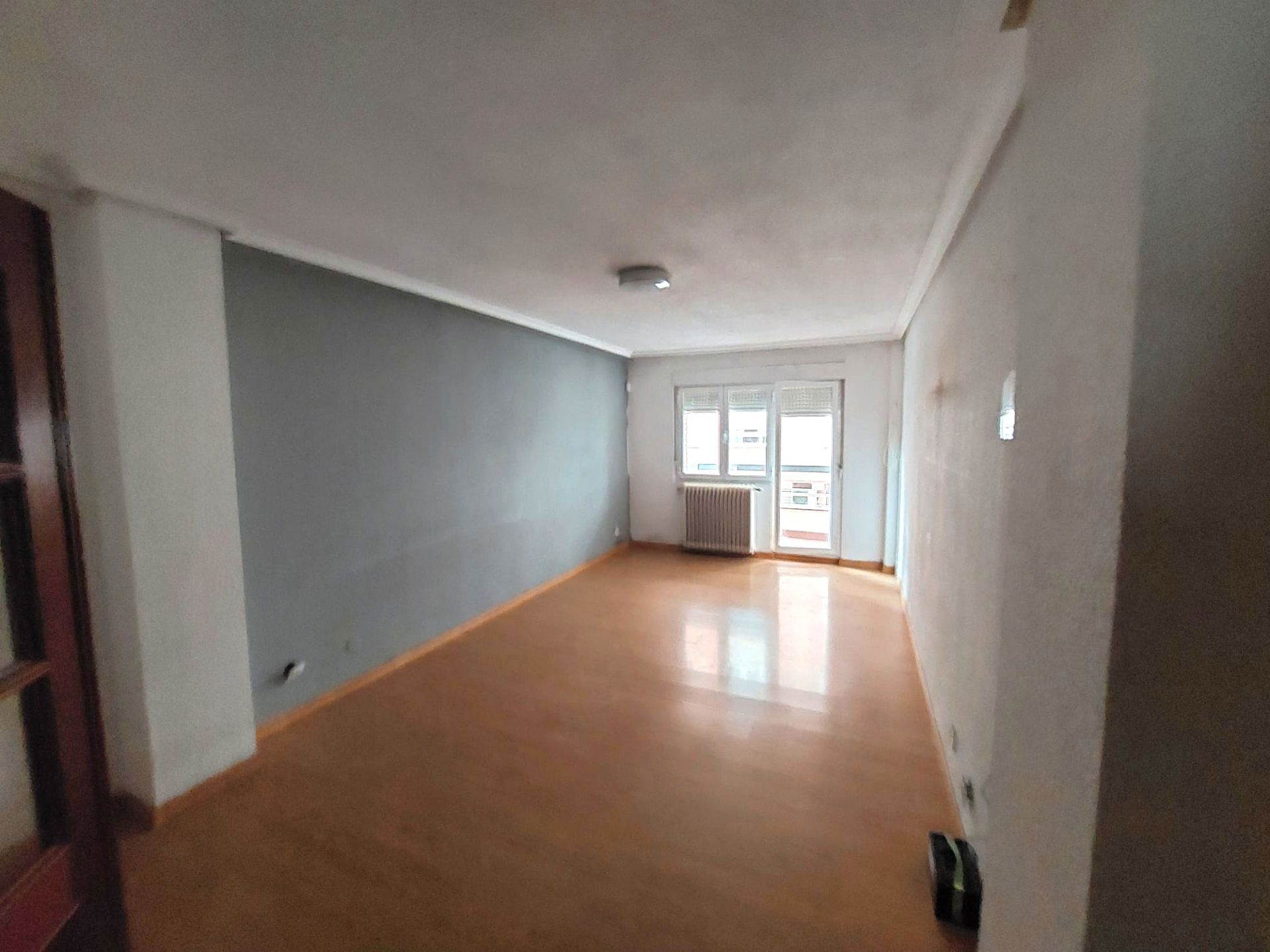 Sala d'estar de Pis en venda en León Capital  amb Calefacció i Balcó