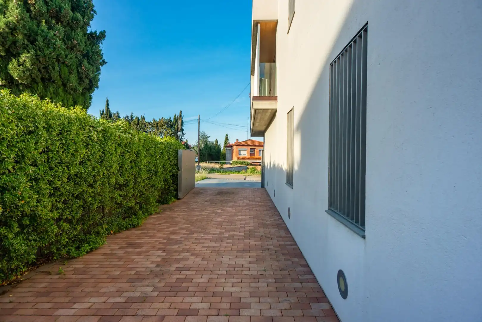 Exterior view of Houses for sale in Figueres  with Heating, Terrace and Swimming Pool