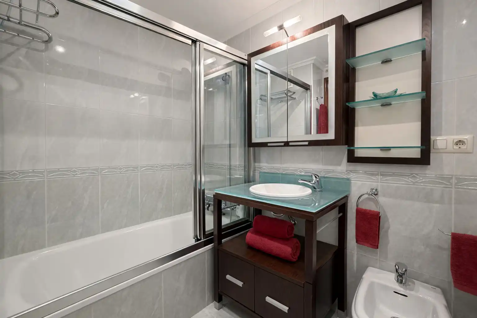Baño de Piso en venta en Vigo  con Calefacción, Parquet y Trastero