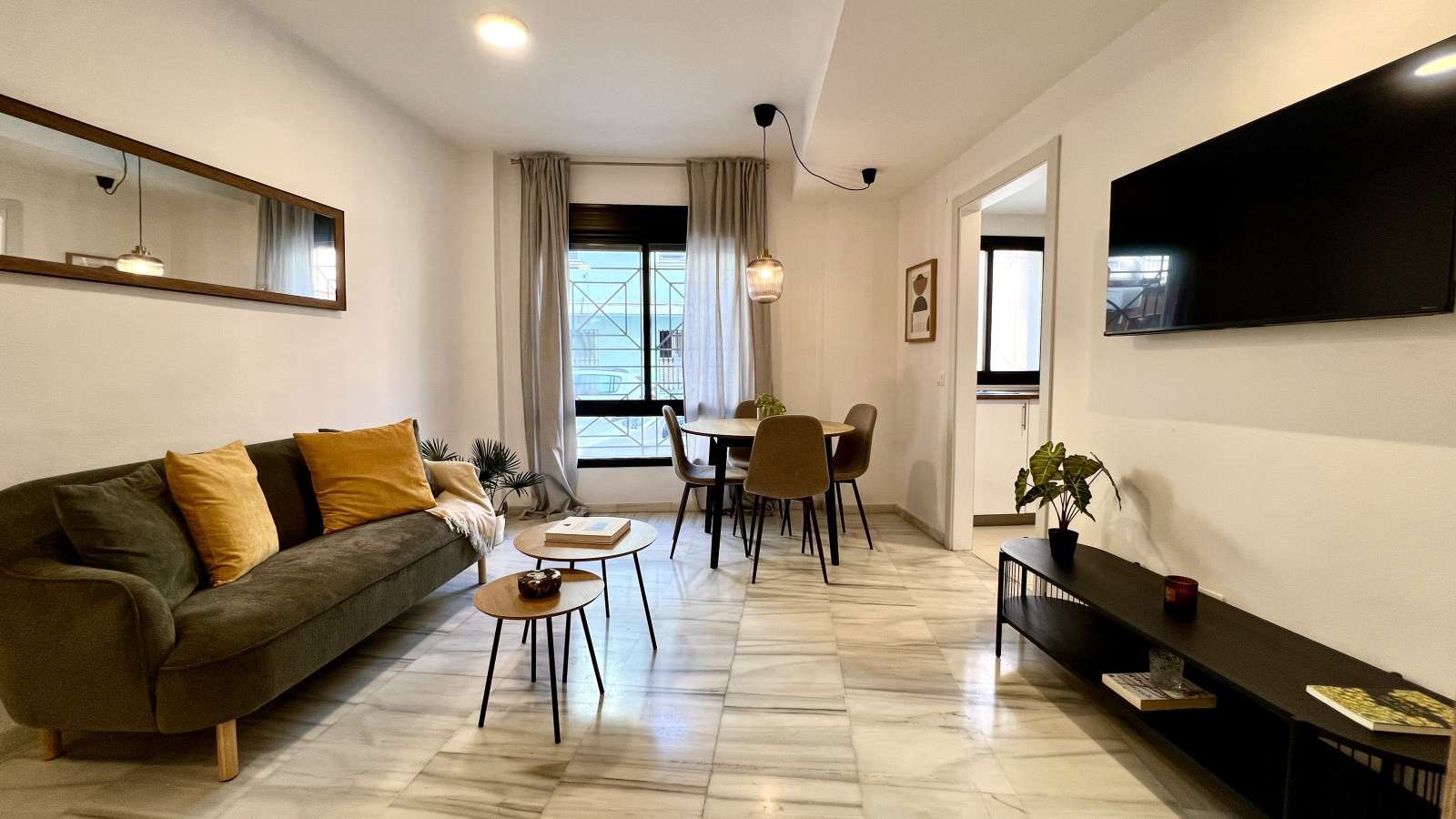 Sala d'estar de Estudi per a compartir en Málaga Capital amb Aire condicionat, Terrassa i Moblat