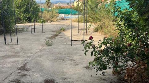 Parcela urbana con chalet para reformar, piscina