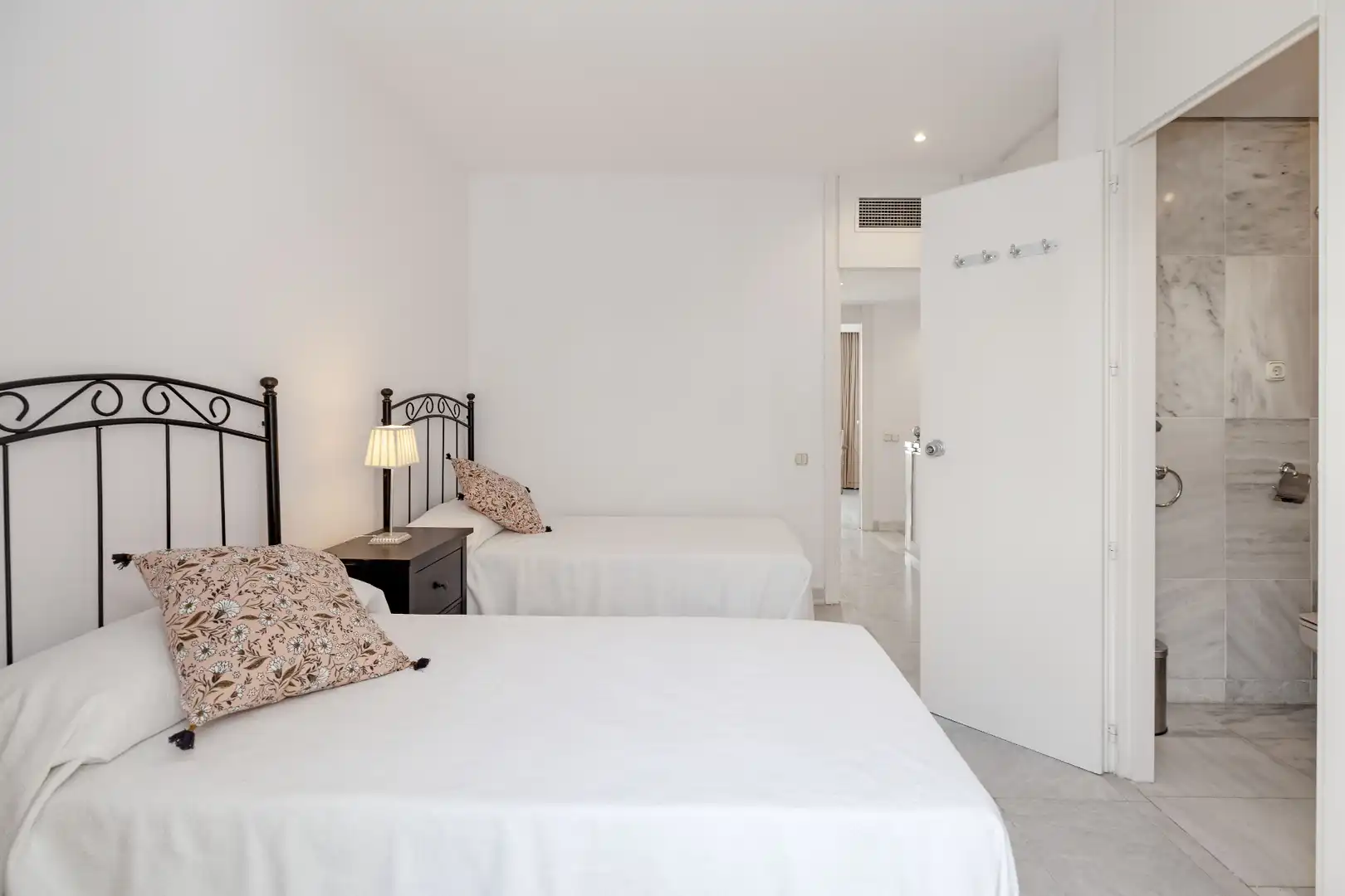 Habitación de Dúplex en venta en Marbella con Aire acondicionado, Calefacción y Terraza