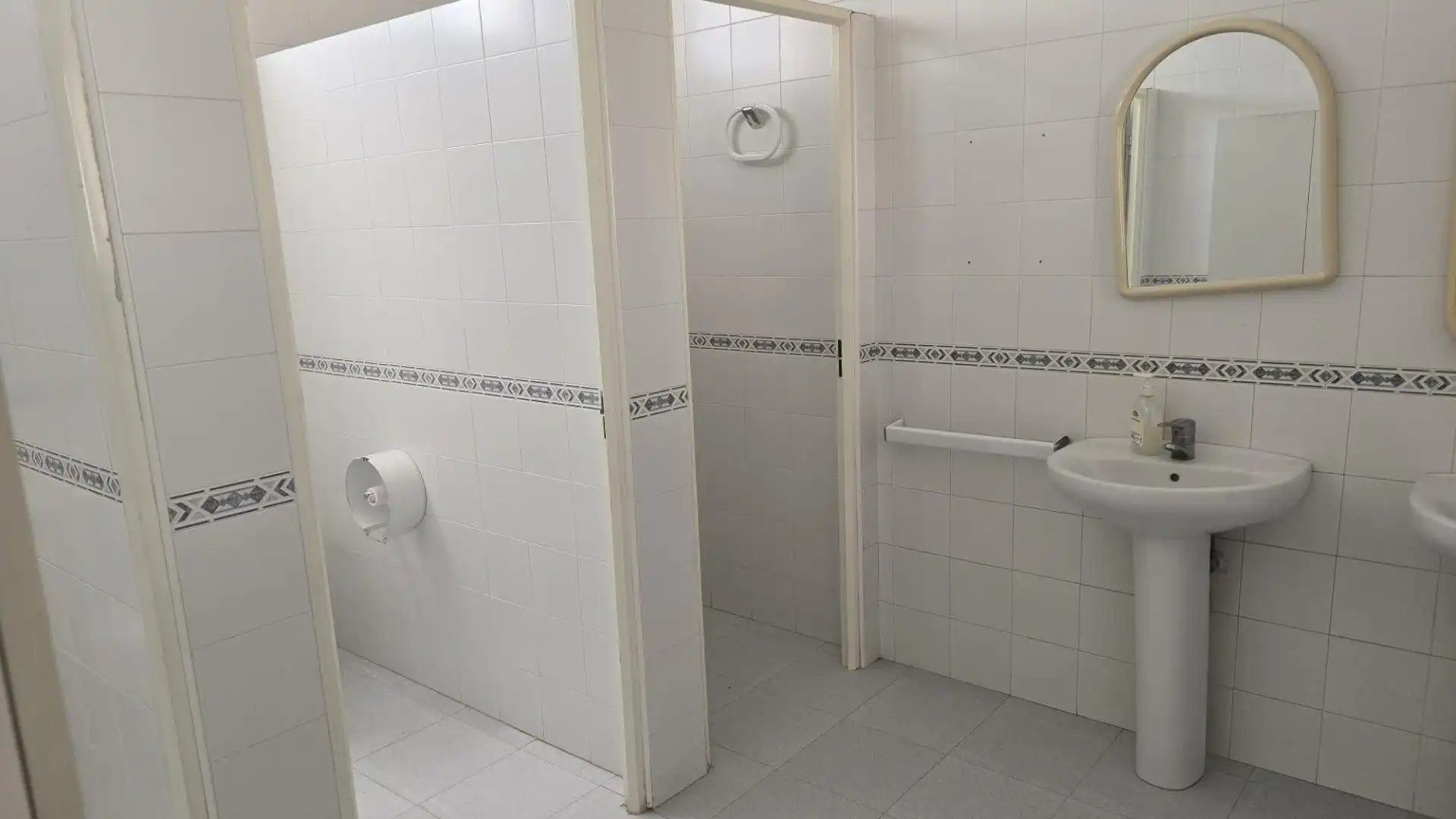 Baño de Nave industrial de alquiler en Elche / Elx