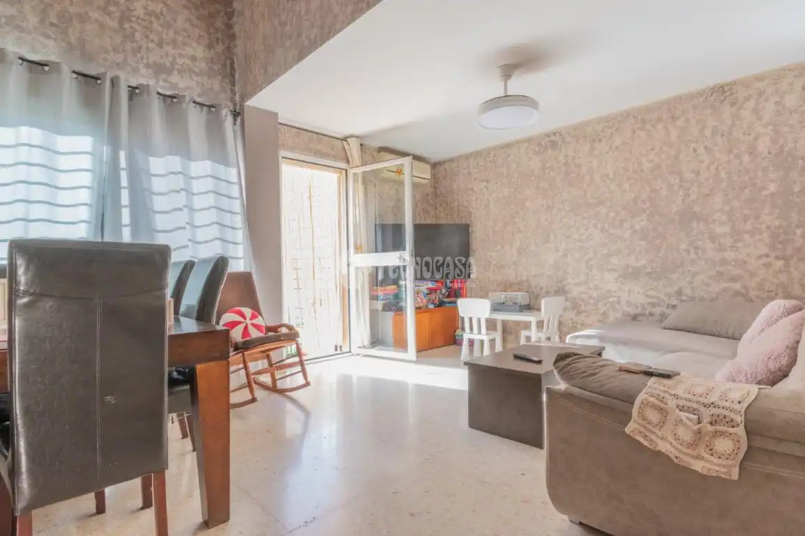 Sala d'estar de Casa adosada en venda en Málaga amb Aire condicionat i Traster