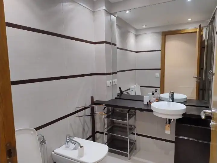 Bany de Pis de lloguer en Santiago de Compostela  amb Calefacció, Traster i Moblat