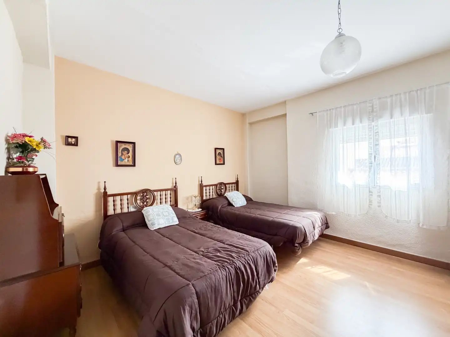 Schlafzimmer von Einfamilien-Reihenhaus zum Verkauf in Baza mit Privatgarten, Parkett und Abstellraum
