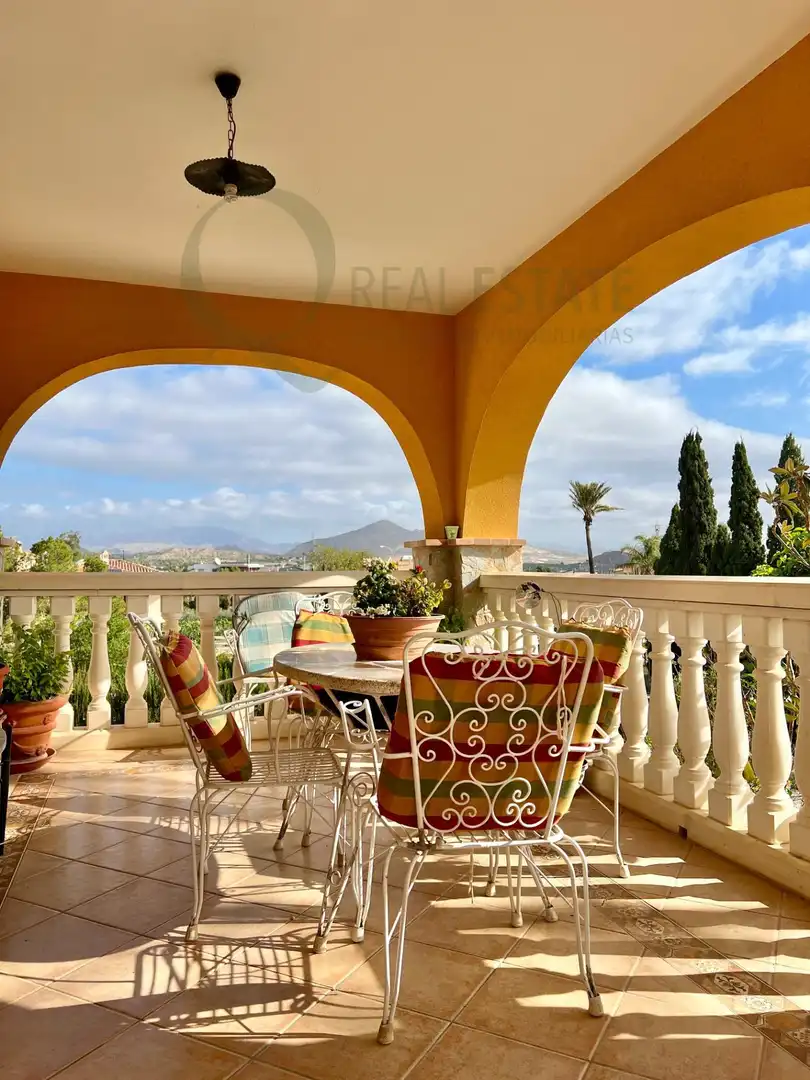 Terrassa de Casa o xalet en venda en Alicante / Alacant amb Jardí privat, Terrassa i Traster