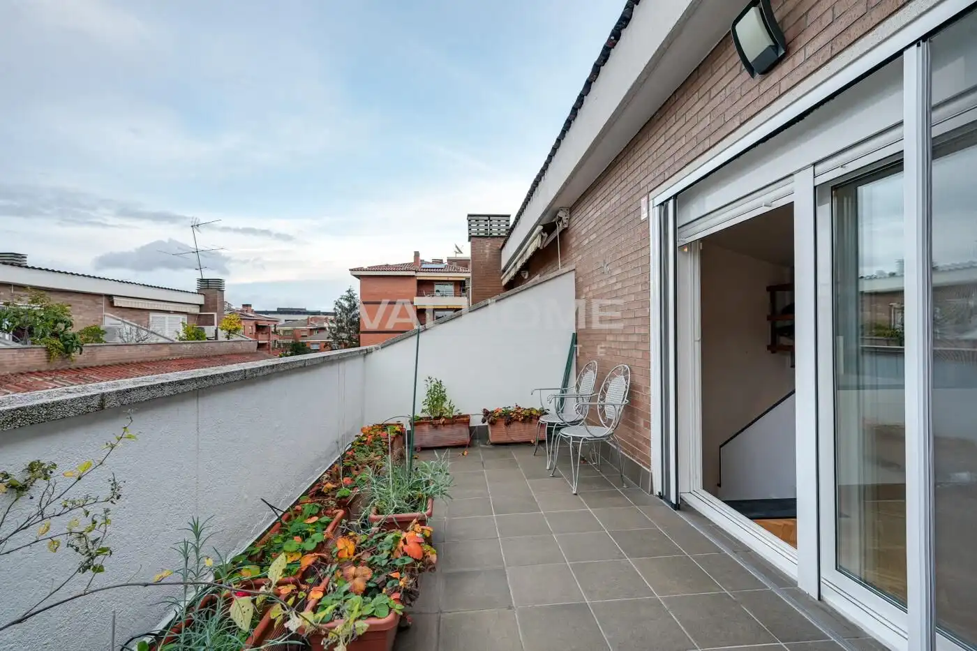 Terrasse von Einfamilien-Reihenhaus zum Verkauf in Sant Cugat del Vallès mit Heizung, Privatgarten und Parkett