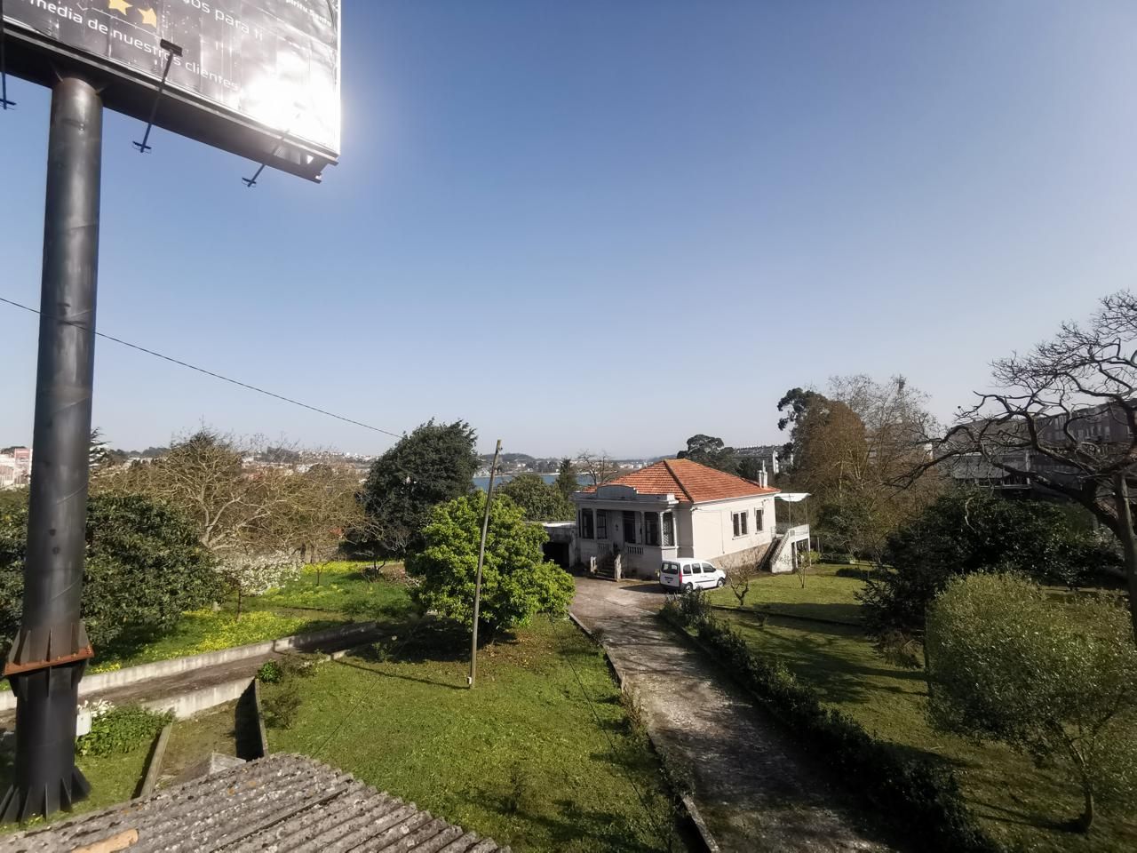 Vista exterior de Casa o xalet en venda en A Coruña Capital  amb Jardí privat
