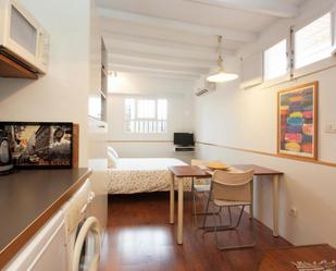 Bedroom of Study to rent in  Barcelona Capital  with Air Conditioner, Washing machine and Microwave