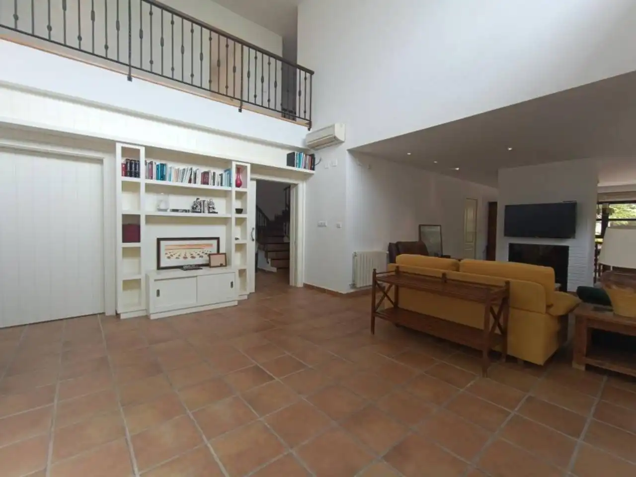 Sala de estar de Casa o chalet en venta en Petrer con Aire acondicionado, Calefacción y Jardín privado