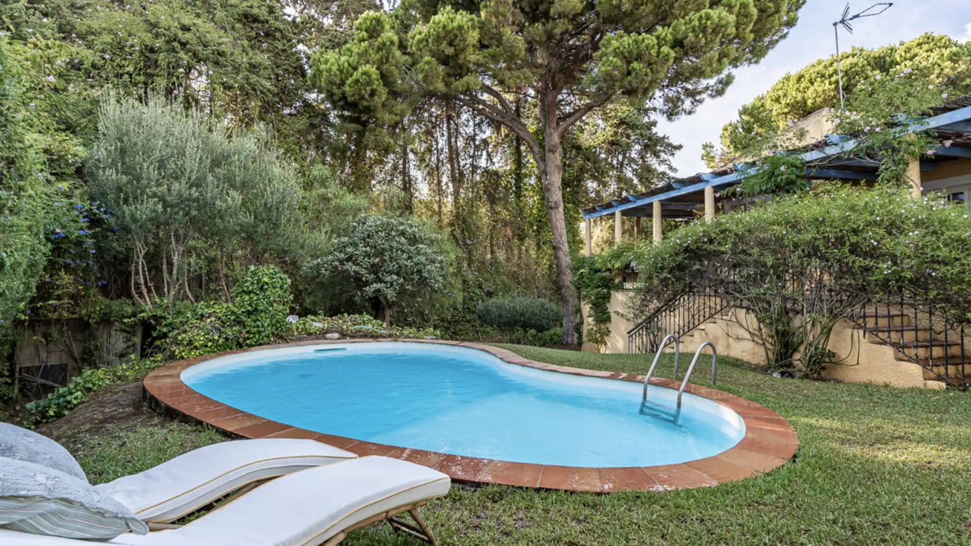 Swimming pool of Houses for sale in Marbella  with Air Conditioner, Heating and Private garden