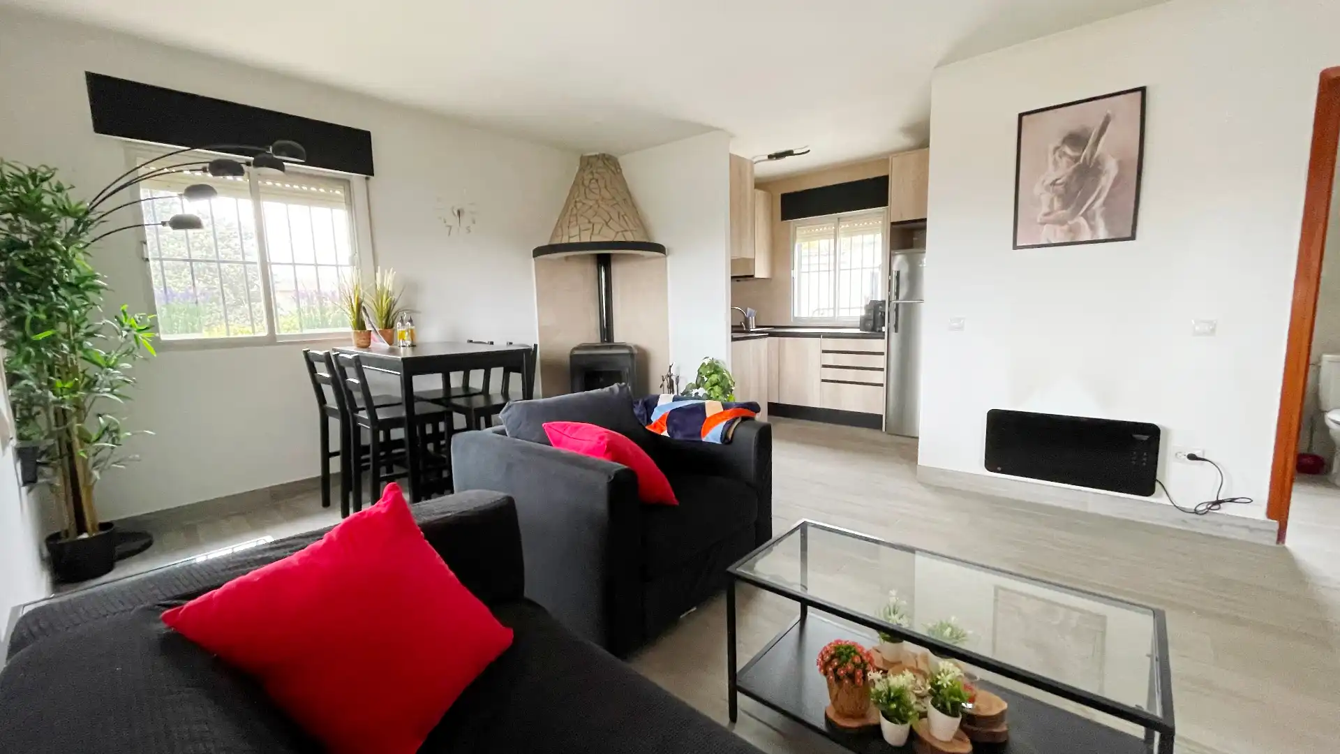 Sala d'estar de Casa o xalet en venda en Santa Cruz del Retamar amb Calefacció, Jardí privat i Terrassa