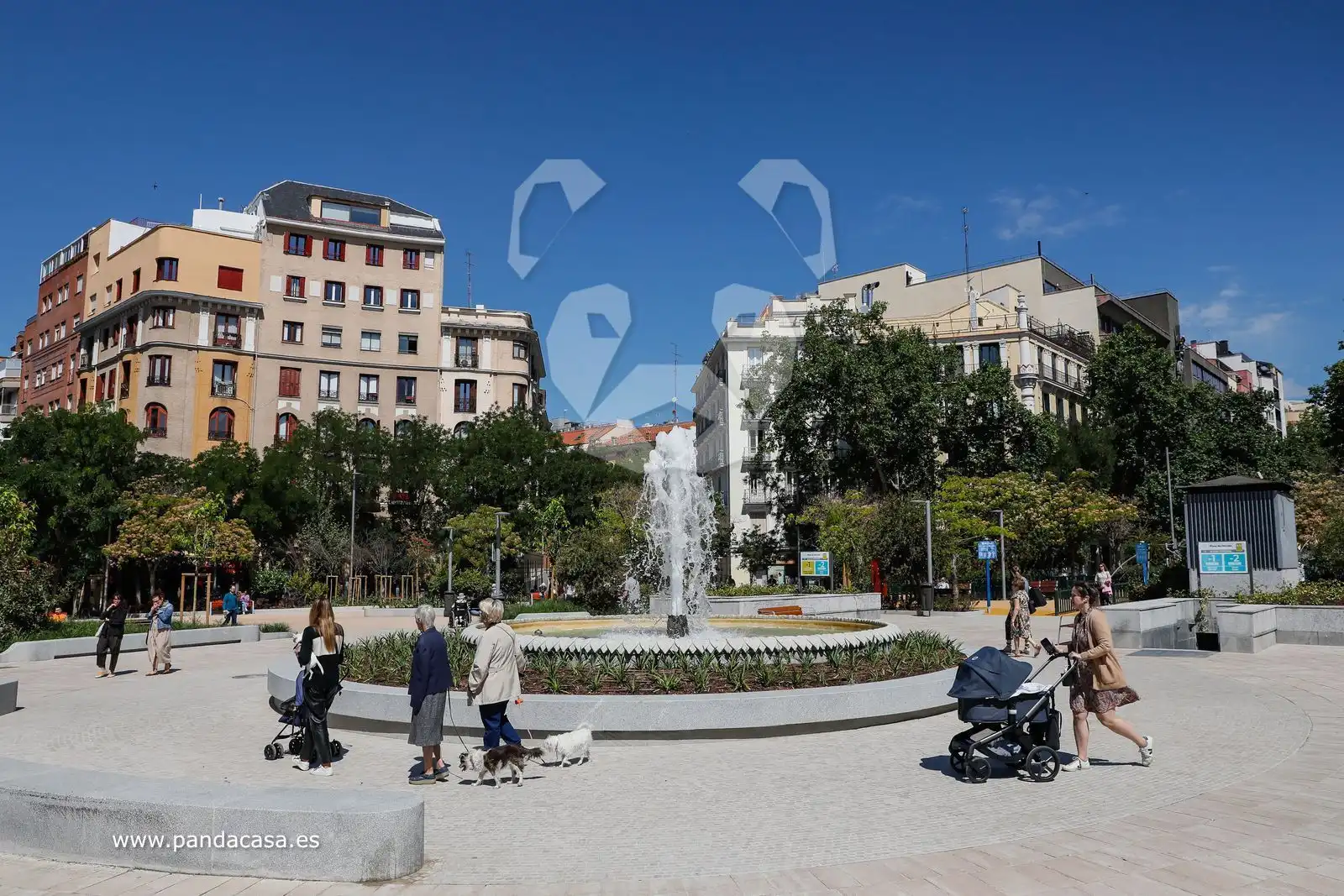 Außenansicht von Wohnung zum Verkauf in Madrid mit Klimaanlage, Heizung und Terrasse