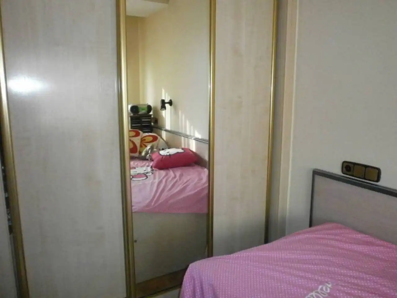 Dormitori de Pis en venda en Oviedo  amb Calefacció, Parquet i Balcó