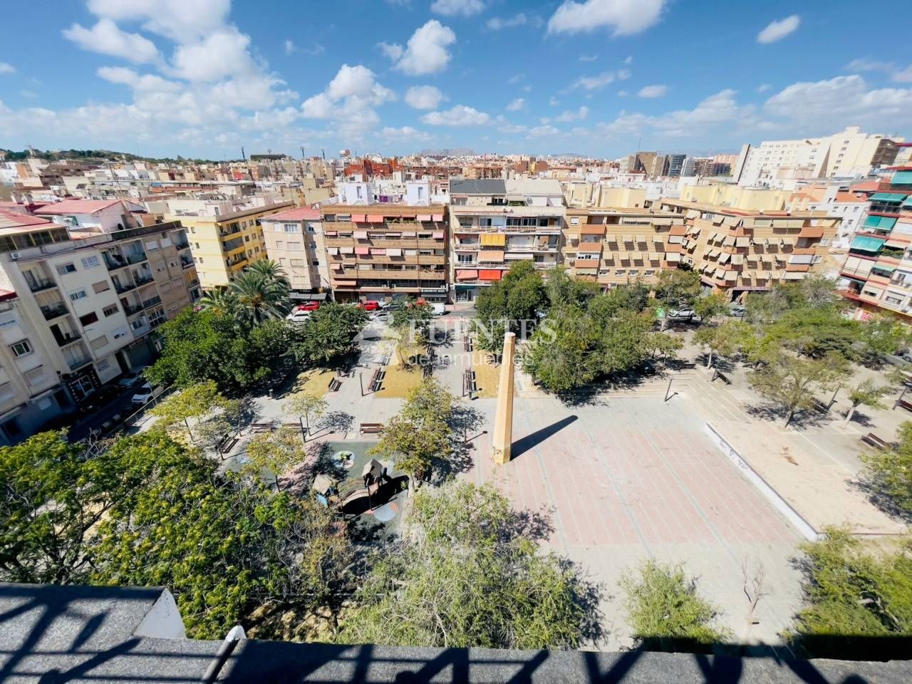 Vista exterior de Àtic en venda en Alicante / Alacant amb Aire condicionat i Terrassa
